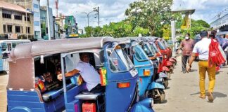 ත්රී රෝද රථවල ගාස්තුවල වැඩිවීමක් ඉල්ලයි