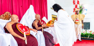 මහා සංඝරත්නයෙන් සිදුවන ආධ්යාත්මික මග පෙන්වීම ඉතාම වැදගත් -අග්රමාත්ය ආචාර්ය හරිනි